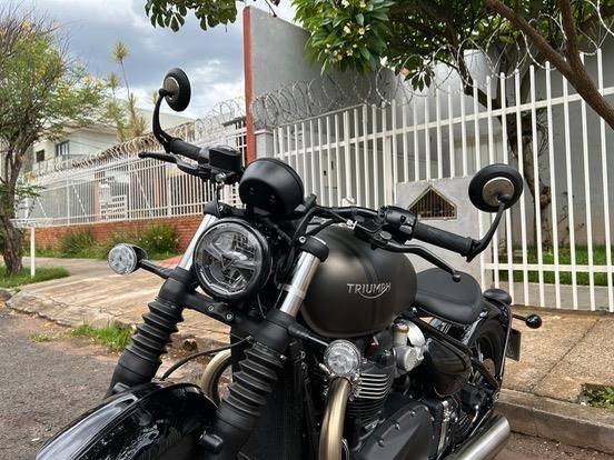 TRIUMPH BONNEVILLE BOBBER 1200 